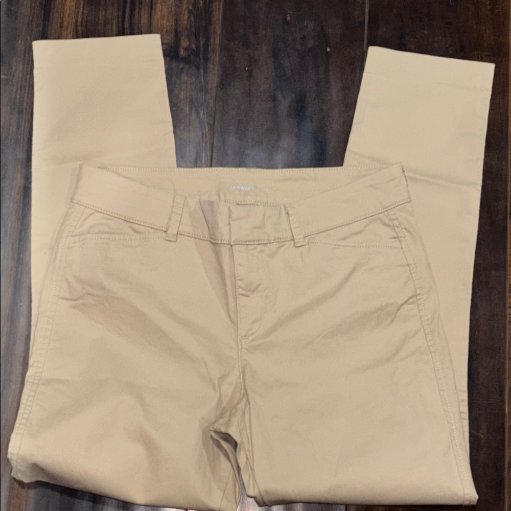 ✨3/$10✨ Old Navy Women's Straight Leg Pixie Pants - Picture 4 of 7
